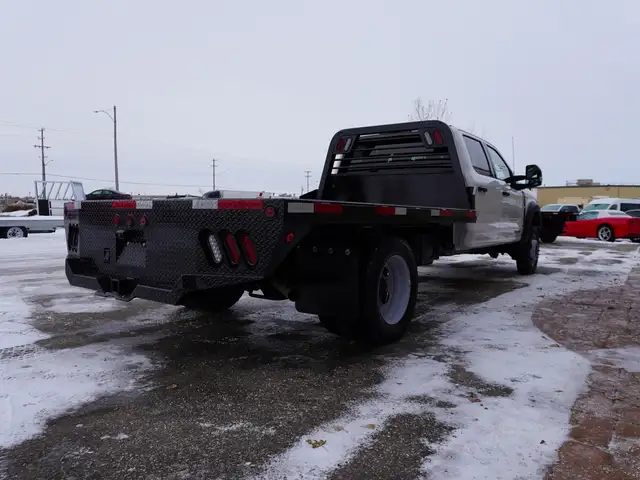 2023 Ford Super Duty F-550 DRW XLT 4WD VERY LOW KMS STILL AS NEW - Photo 16