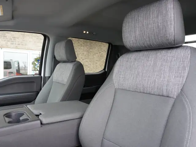 2023 Ford Super Duty F-550 DRW XLT 4WD VERY LOW KMS STILL AS NEW - Photo 25