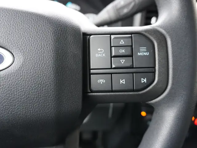 2023 Ford Super Duty F-550 DRW XLT 4WD VERY LOW KMS STILL AS NEW - Photo 28