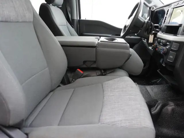 2023 Ford Super Duty F-550 DRW XLT 4WD VERY LOW KMS STILL AS NEW - Photo 37