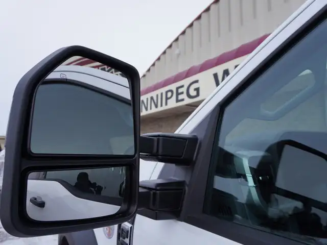 2023 Ford Super Duty F-550 DRW XLT 4WD VERY LOW KMS STILL AS NEW - Photo 48