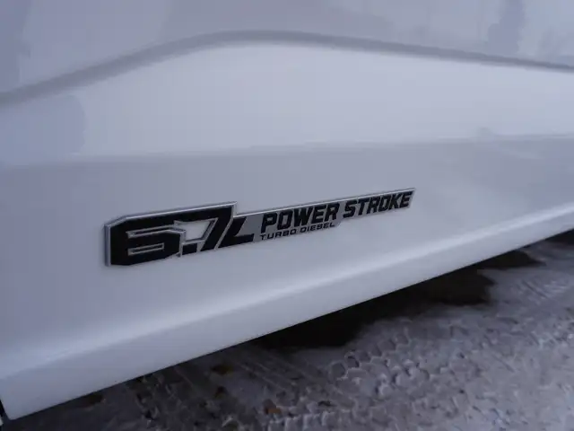 2023 Ford Super Duty F-550 DRW XLT 4WD VERY LOW KMS STILL AS NEW - Photo 49