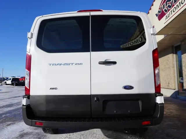 2024 Ford Transit Cargo Van T-250 148 RARE AWD CARGO VAN, LOW KM - Photo 12