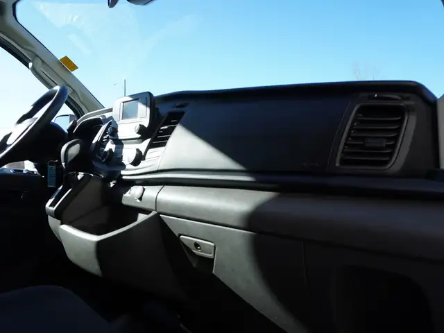 2024 Ford Transit Cargo Van T-250 148 RARE AWD CARGO VAN, LOW KM - Photo 28