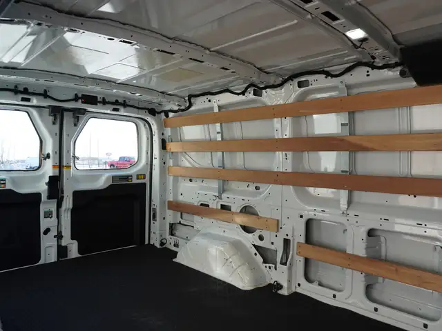 2024 Ford Transit Cargo Van T-250 148 RARE AWD CARGO VAN, LOW KM - Photo 31