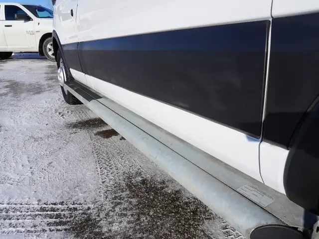 2024 Ford Transit Cargo Van T-250 148 RARE AWD CARGO VAN, LOW KM - Photo 32