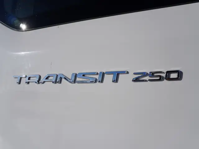 2024 Ford Transit Cargo Van T-250 148 RARE AWD CARGO VAN, LOW KM - Photo 35
