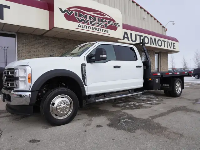 2023 Ford Super Duty F-550 DRW XLT 4WD Crew Cab VERY LOW KMS!! - Photo 2