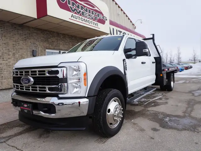 2023 Ford Super Duty F-550 DRW XLT 4WD Crew Cab VERY LOW KMS!! - Photo 4