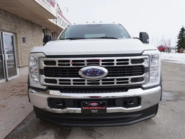 2023 Ford Super Duty F-550 DRW XLT 4WD Crew Cab VERY LOW KMS!! - Photo 5