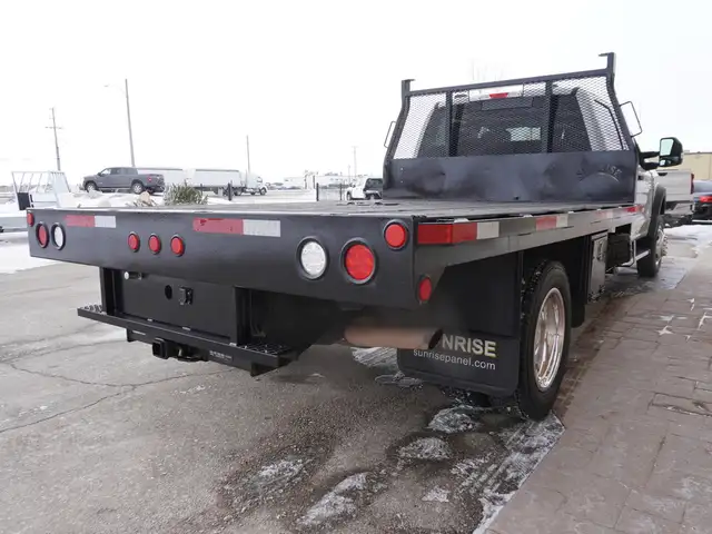 2023 Ford Super Duty F-550 DRW XLT 4WD Crew Cab VERY LOW KMS!! - Photo 8