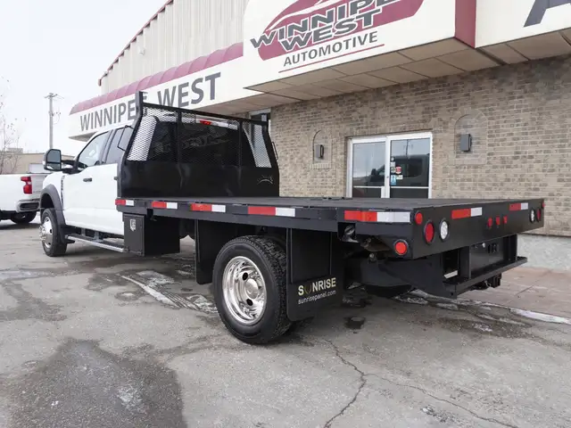 2023 Ford Super Duty F-550 DRW XLT 4WD Crew Cab VERY LOW KMS!! - Photo 10
