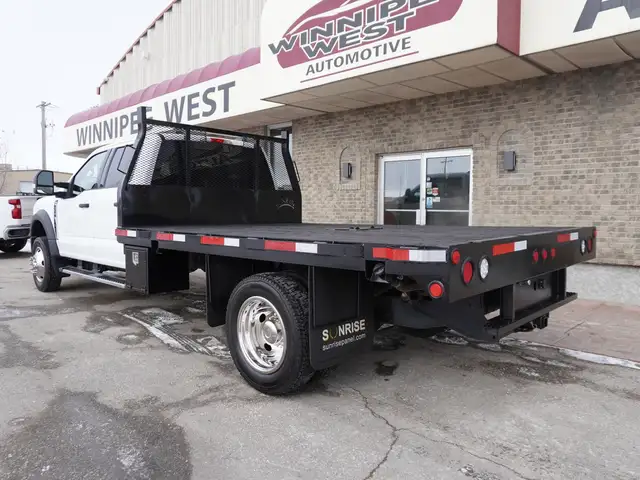 2023 Ford Super Duty F-550 DRW XLT 4WD Crew Cab VERY LOW KMS!! - Photo 11