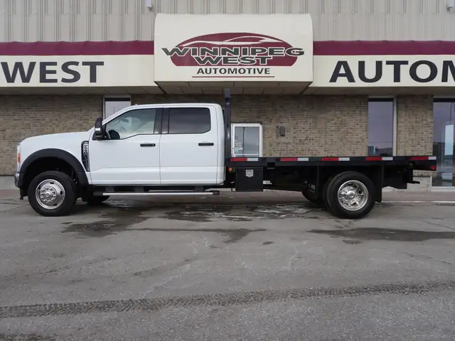 2023 Ford Super Duty F-550 DRW XLT 4WD Crew Cab VERY LOW KMS!! - Photo 12