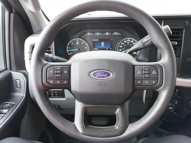 2023 Ford Super Duty F-550 DRW XLT 4WD Crew Cab VERY LOW KMS!! - Photo 15