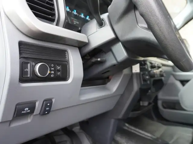 2023 Ford Super Duty F-550 DRW XLT 4WD Crew Cab VERY LOW KMS!! - Photo 17