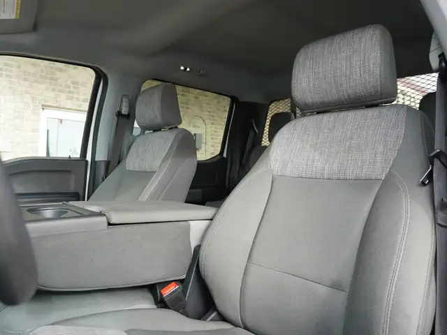 2023 Ford Super Duty F-550 DRW XLT 4WD Crew Cab VERY LOW KMS!! - Photo 19