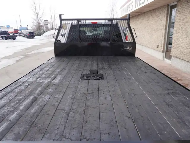 2023 Ford Super Duty F-550 DRW XLT 4WD Crew Cab VERY LOW KMS!! - Photo 33