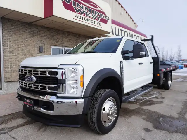 2023 Ford Super Duty F-550 DRW XLT 4WD Crew Cab VERY LOW KMS!! - Photo 35