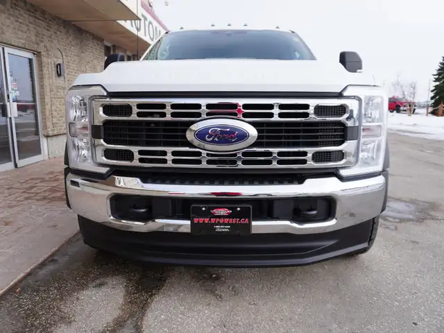 2023 Ford Super Duty F-550 DRW XLT 4WD Crew Cab VERY LOW KMS!! - Photo 37