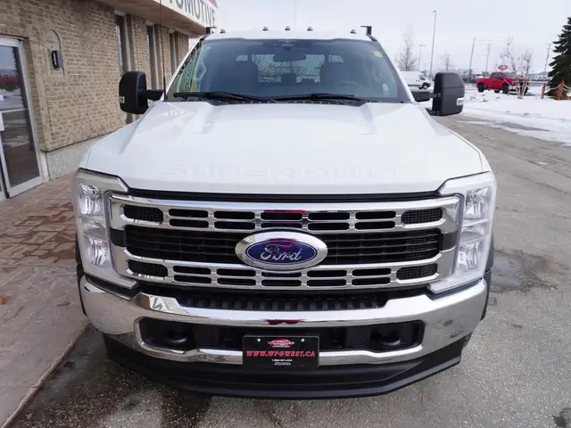2023 Ford Super Duty F-550 DRW XLT 4WD Crew Cab VERY LOW KMS!! - Photo 38