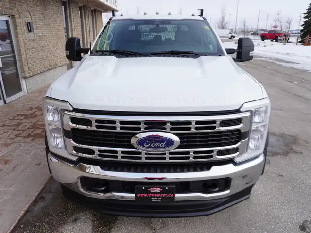 2023 Ford Super Duty F-550 DRW XLT 4WD Crew Cab VERY LOW KMS!! - Photo 39