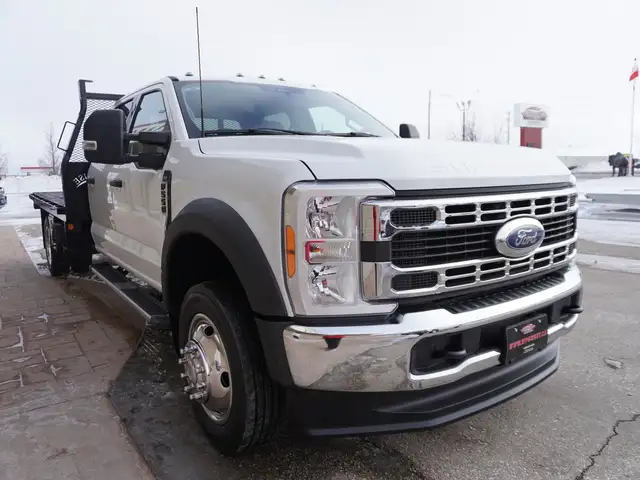 2023 Ford Super Duty F-550 DRW XLT 4WD Crew Cab VERY LOW KMS!! - Photo 40