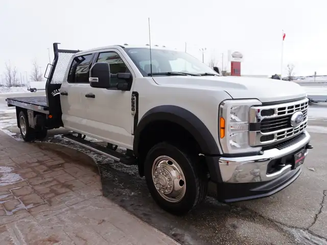 2023 Ford Super Duty F-550 DRW XLT 4WD Crew Cab VERY LOW KMS!! - Photo 41