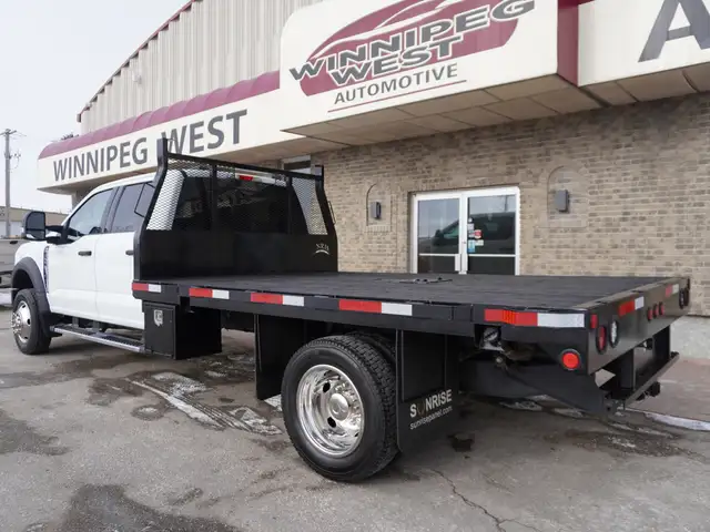 2023 Ford Super Duty F-550 DRW XLT 4WD Crew Cab VERY LOW KMS!! - Photo 46