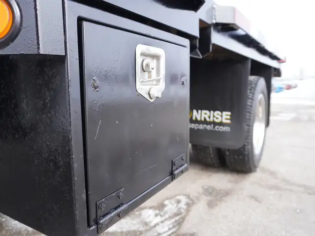 2023 Ford Super Duty F-550 DRW XLT 4WD Crew Cab VERY LOW KMS!! - Photo 49