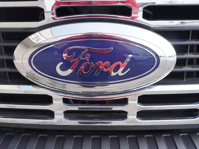 2023 Ford Super Duty F-550 DRW XLT 4WD Crew Cab VERY LOW KMS!! - Photo 54