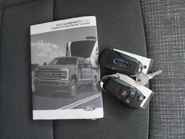 2023 Ford Super Duty F-550 DRW XLT 4WD Crew Cab VERY LOW KMS!! - Photo 56