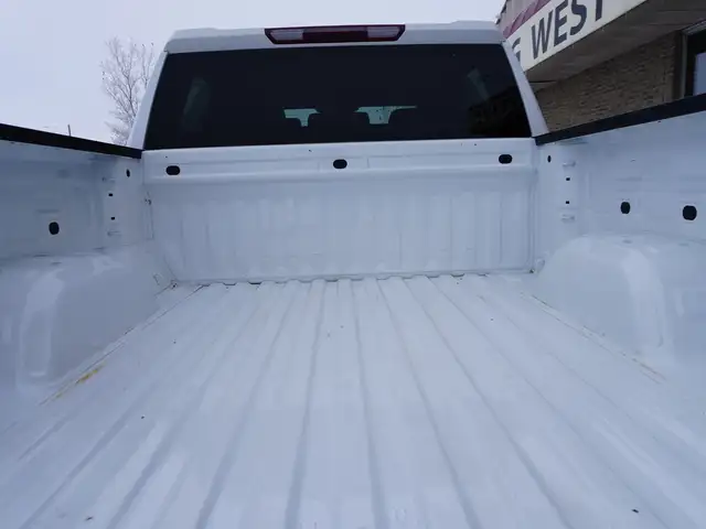 2023 Chevrolet Silverado 1500 LT2 Z71 OFF RD 4X4, 5.3L V8 LOADED - Photo 17