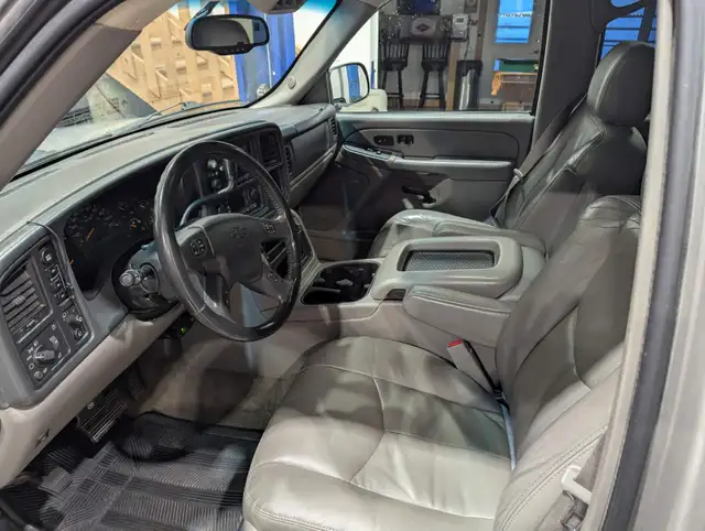 2005 Chevy Suburban 2500, 4x4, 8.1 Liter Vortec - Photo 5