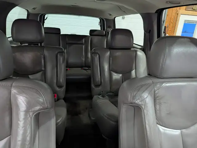 2005 Chevy Suburban 2500, 4x4, 8.1 Liter Vortec - Photo 6