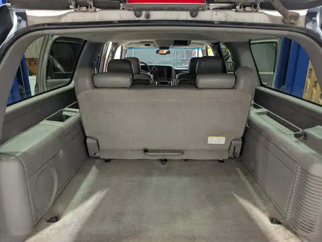 2005 Chevy Suburban 2500, 4x4, 8.1 Liter Vortec - Photo 7