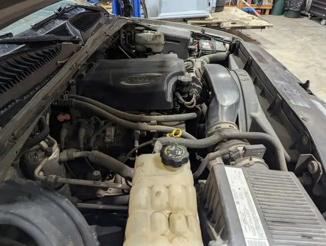 2005 Chevy Suburban 2500, 4x4, 8.1 Liter Vortec - Photo 9