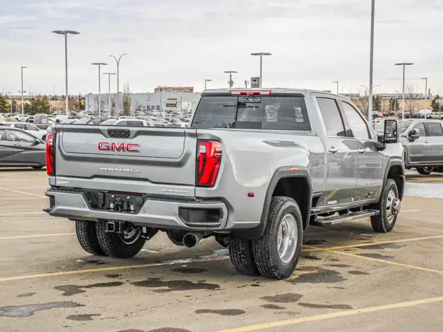 2026 GMC Sierra 3500HD Denali - Photo 9