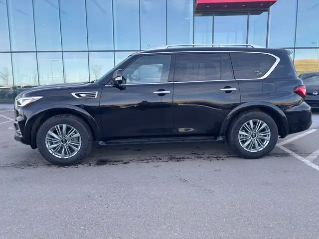2024 Infiniti QX80 LUXE 4x4 • Captain Chairs • Rear Entertainmen - Photo 3