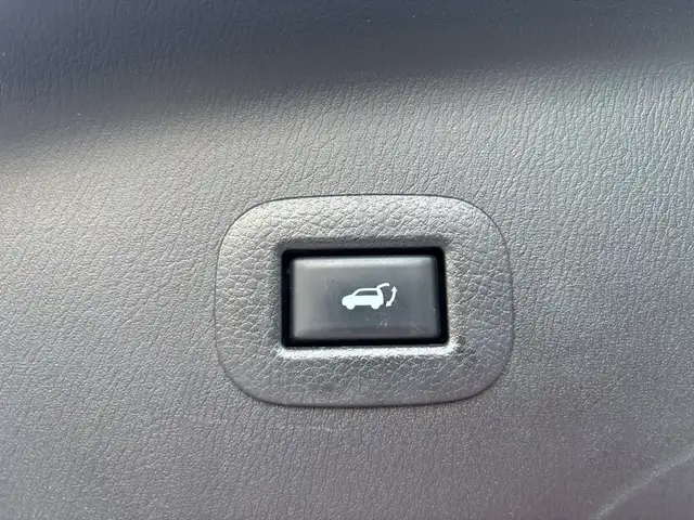 2024 Infiniti QX80 LUXE 4x4 • Captain Chairs • Rear Entertainmen - Photo 7