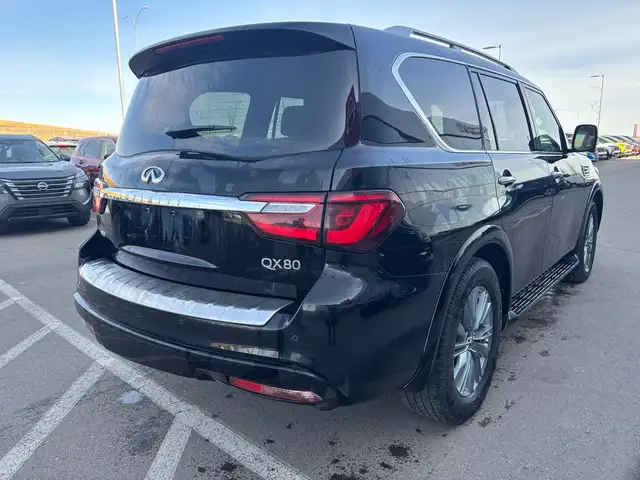 2024 Infiniti QX80 LUXE 4x4 • Captain Chairs • Rear Entertainmen - Photo 8