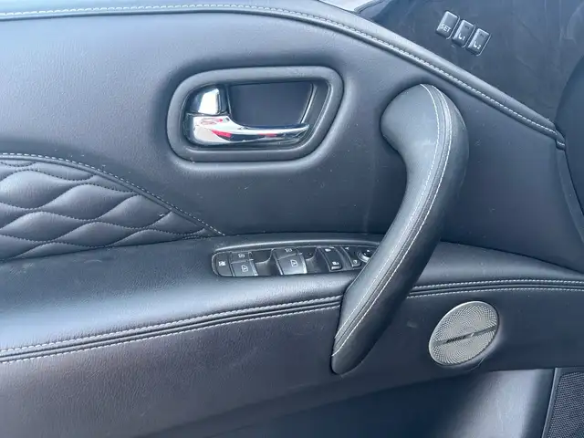 2024 Infiniti QX80 LUXE 4x4 • Captain Chairs • Rear Entertainmen - Photo 12