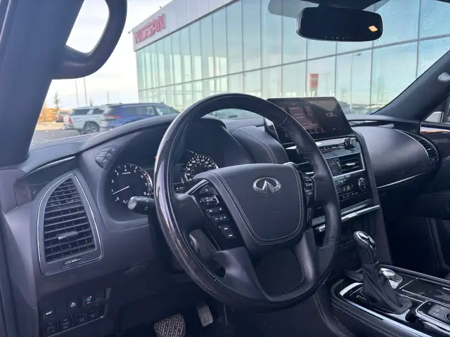 2024 Infiniti QX80 LUXE 4x4 • Captain Chairs • Rear Entertainmen - Photo 17