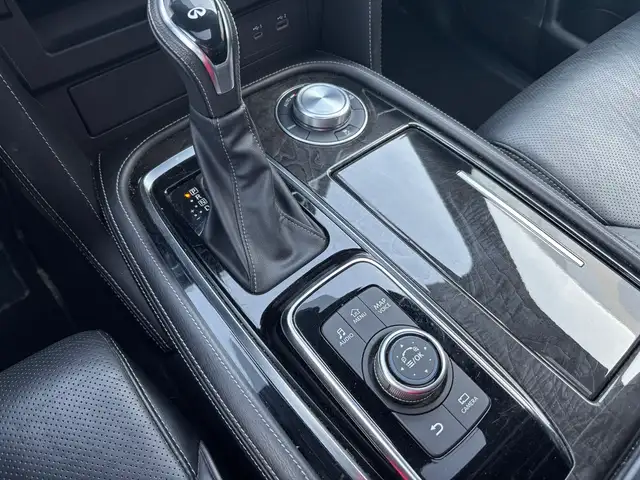 2024 Infiniti QX80 LUXE 4x4 • Captain Chairs • Rear Entertainmen - Photo 27