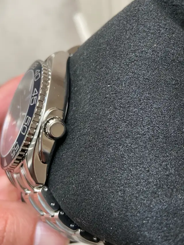 Brand new men’s Citizen Eco Drive blue dial 42 mm. $300 - Photo 3