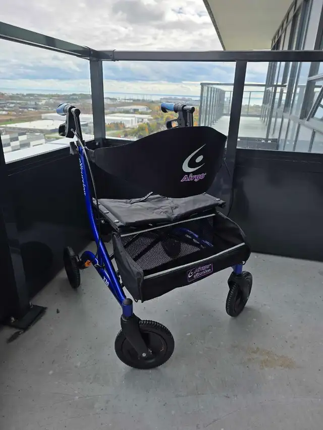 Rollator - Like NEW, Airgo 20' seat, Delivery Included