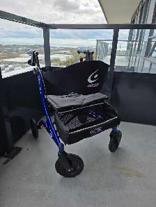 Rollator - Like NEW, Airgo 20' seat, Delivery Included