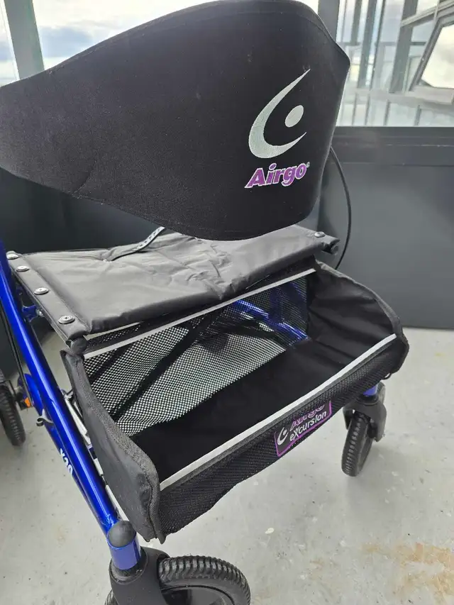 Rollator - Like NEW, Airgo 20' seat, Delivery Included - Photo 3