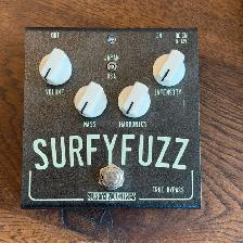 SurfyFuzz Guitar Pedel