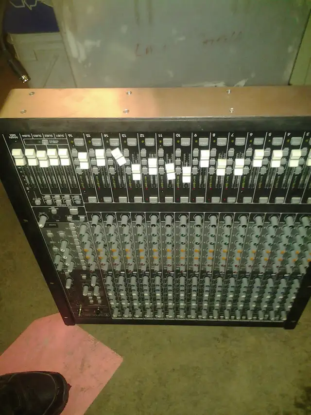mackie onyx 1640i mixing desk audio mixer HUGE studio recording